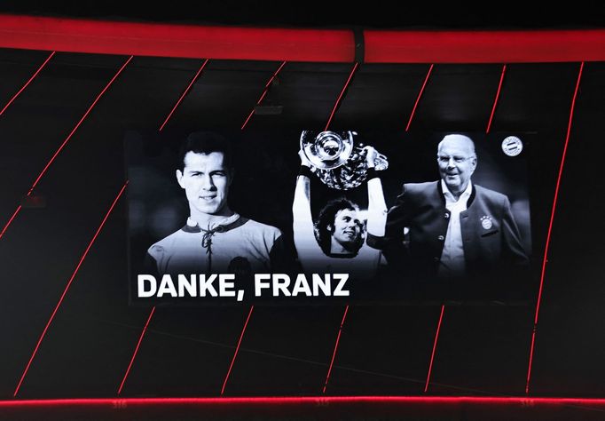 Poděkování legendě Franzi Beckenbauerovi od mnichovského Bayernu