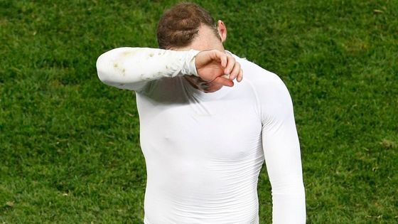 Prohlédněte si fotografie ze čtvrtečního zápasu fotbalistů Anglie, který na světovém šampionátu prohráli s Uruguayí 1:2 a výrazně se jim vzdálil postup ze skupiny.