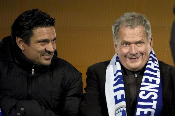 Soccer Football - Euro 2020 - Group J Qualification - Finland v Liechtenstein - Helsinki, Finland November 15, 2019. Former Finnish player Jari Litmanen and Finland's Pre