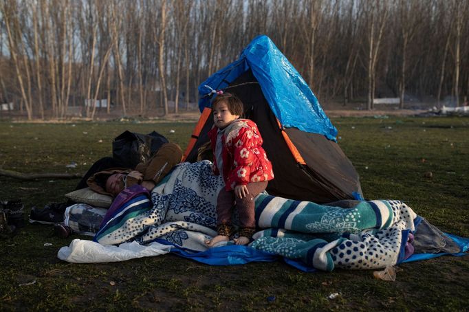 Migranti na řecko-turecké hranici.