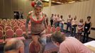 A contestant has her tattoos judged at the National Tattoo Association Convention in Cincinnati, Ohio April 13, 2012. The hobby of collecting tattoos has exploded into the mainstream of society with tattoo conventions and festivals held year-round across the United States and the world. Picture taken April 13, 2012. REUTERS/Larry Downing (UNITED STATES - Tags: SOCIETY) ATTENTION EDITORS PICTURE 29 OF 31 FOR PACKAGE 'ADDICTED TO THE NEEDLE' TO FIND ALL PICTURES SEARCH 'ADDICTED NEEDLE' Published: Čer. 29, 2012, 1 odp.