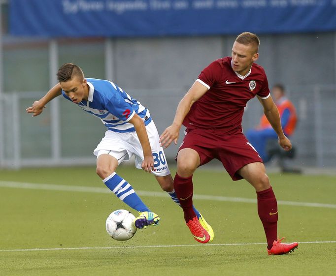 EL, Zwolle - Sparta:  Ryan Thomas ze Zwolle (vlevo) a Pavel Kadeřábek ze Sparty