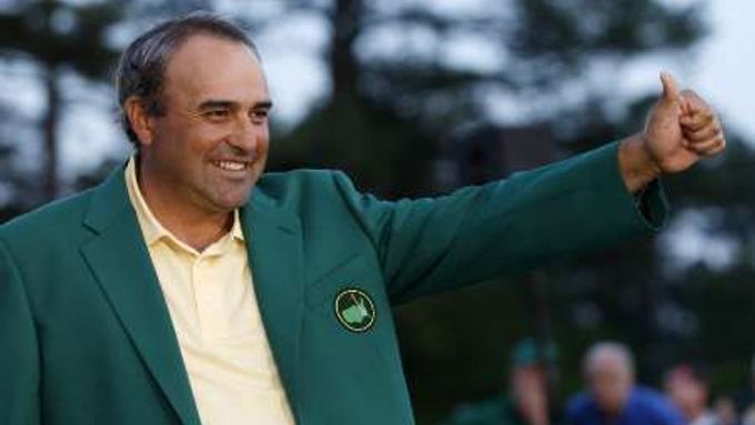 Argentinský golfista Cabrera oblékl tradiční zelené sako