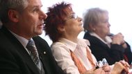 Starosta Litvínova Milan Šťovíček (vlevo) na tiskové konferenci na radnici.