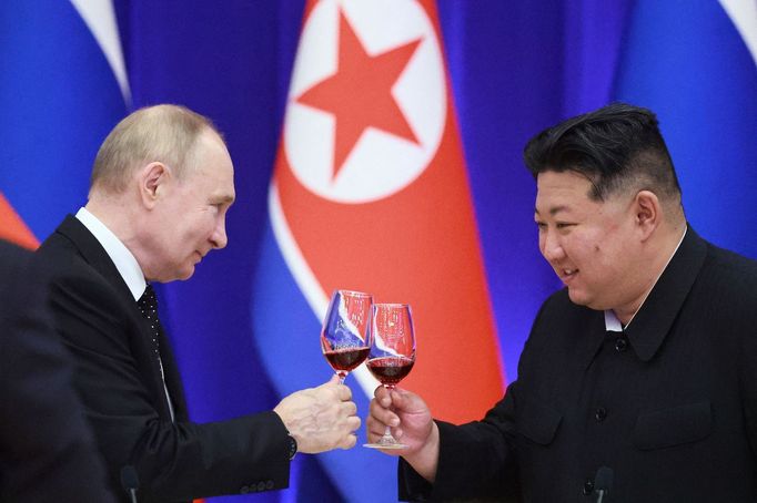 Ruský prezident Vladimir Putin a severokorejský lídr Kim Čong-un v Pchjongjangu na snímku z 19. června 2024