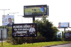 Billboardy musejí z dálnic pryč, rozhodli poslanci