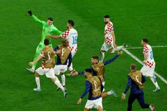 Chorvatsko - Brazílie 2:1. Penaltový mág Livaković ukončil pouť největšímu favoritovi