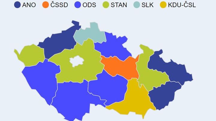 Bývalý komik, policejní prezident i novinářka. Kdo jsou nově zvolení hejtmani?