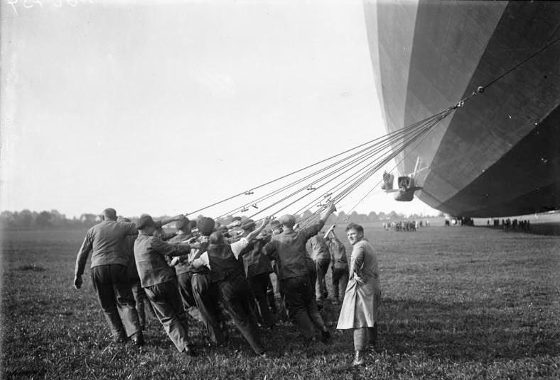 Fotogalerie / Vzducholoď Graf Zeppelin / Výročí 90. let vzniku / Wiki / 17