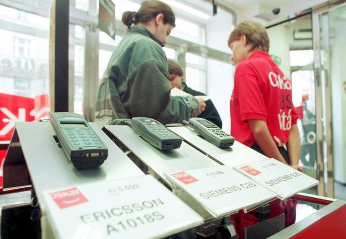 Příchod třetího operátora Český Mobil, značka Oskar (později Vodafone)