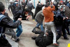 Turecko: Desítky zraněných po střetech Kurdů s policií