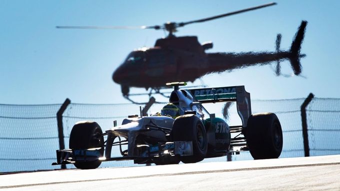 FOTO Formule 1 zpět v Americe: Vrtulník, boty a věž