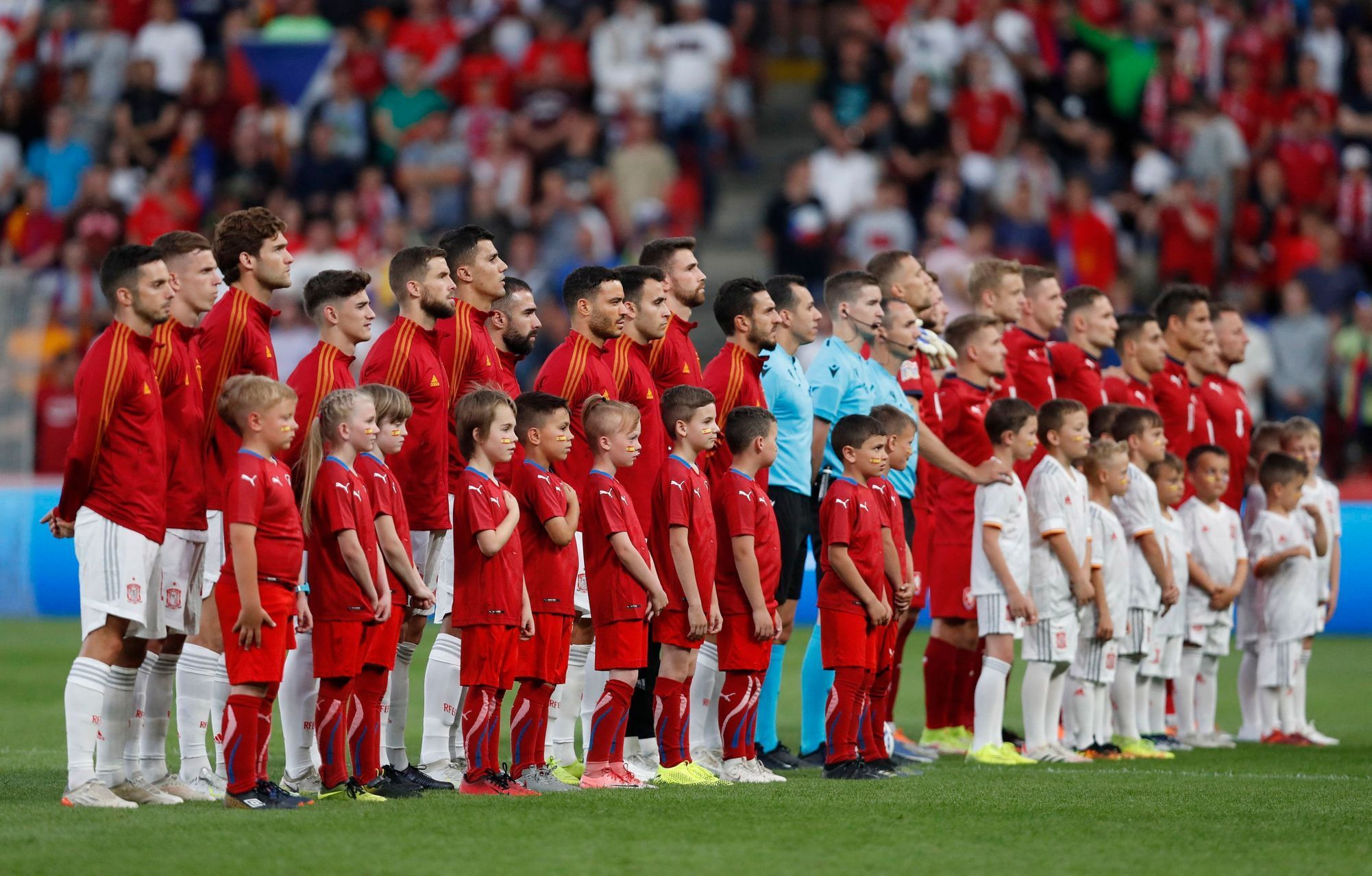 Nástup týmů před zápasem Ligy národů Česko - Španělsko