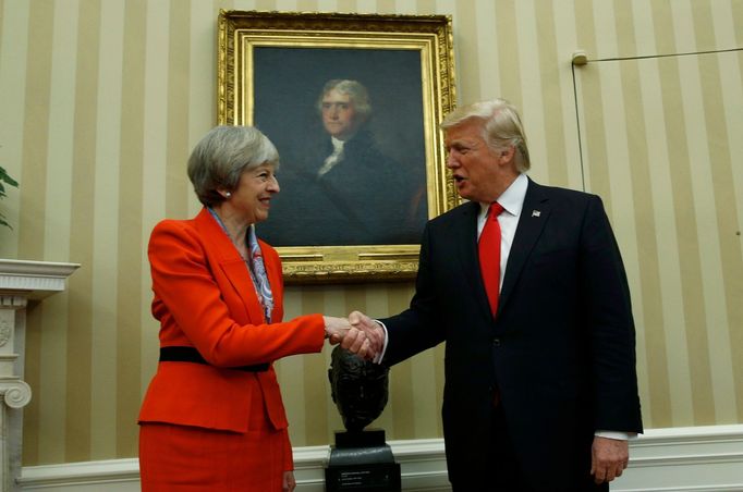 Prezident Donald Trump a britská premiérka Theresa Mayová v Oválné pracovně Bílého domu.