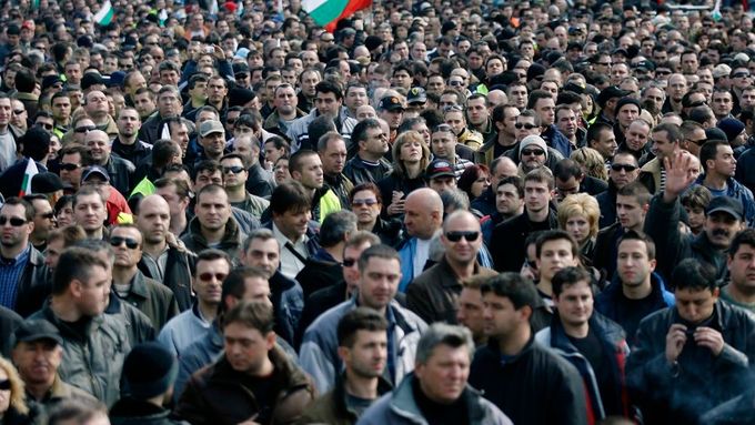 Bulharští policisté v civilu při nedělní demonstraci