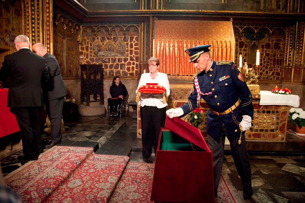 Klíčníci odemkli místnost s korunovačními klenoty