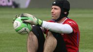 Petr Čech se na tréninku věnoval posilování.