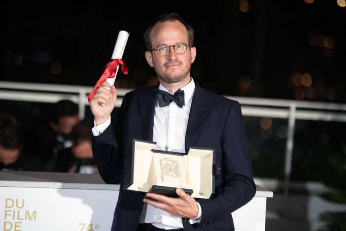 Režisér Juho Kuosmanen na letošním festivalu ve francouzském Cannes.