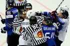 Hokejové úterý: Osm gólů v zápase, který zajímal Čechy. Lotyšská radost i slovenská kanonáda