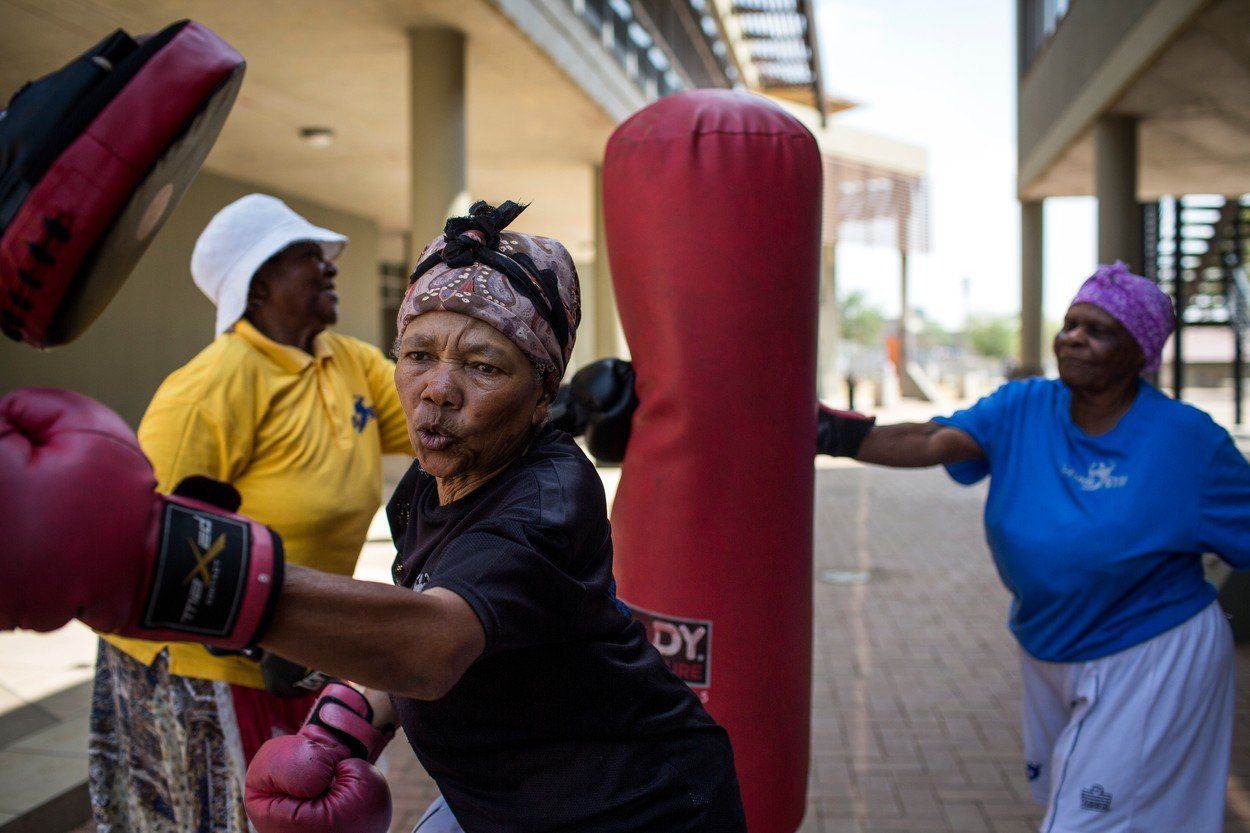 Africké babičky boxují