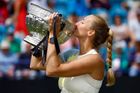 Skvělá Kvitová dva dny před startem Wimbledonu ovládla turnaj v Eastbourne