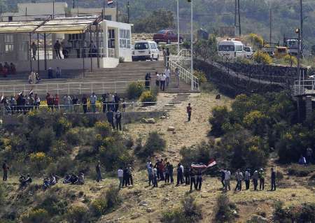 Protestující Palestinci na izraelsko-syrské hranici
