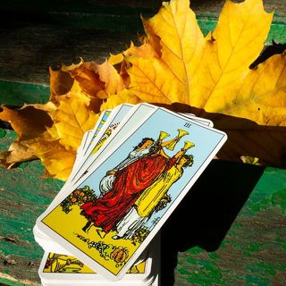 Trojka pohárů, tarot, žena