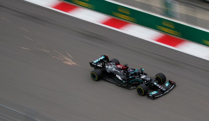 Lewis Hamilton v Mercedesu ve VC Ruska formule 1 2021