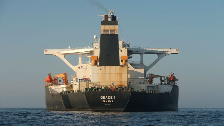 Zadržený íránský tanker vyplul z Gibraltaru. Úřady se obávaly, že veze ropu do Sýrie