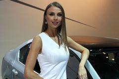 Prodejci aut měli dobrý měsíc. Zachraňují je ale firmy