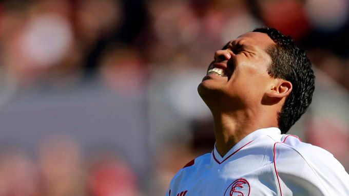 Kolumbijský útočník Carlos Bacca má ze Sevilly namířeno do AC Milán