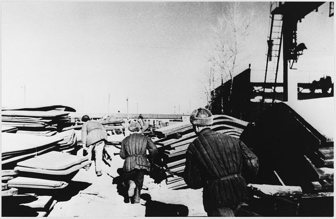 STALINGRAD TRACTOR PLANT Battle in the Tractor Plant, defended by Workers and soldiers : this would later be the scene of the last stand for the Germans before the libera Date: 1942-43 Source: Unattributed photograph MELEDIN COLLECTION