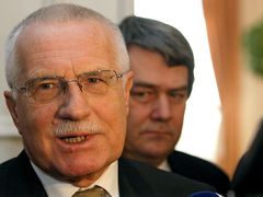 U komunistů. Václav Klaus před prezidentskou volbou 2008.