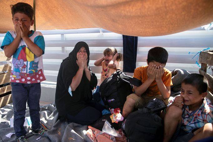 Migranti z tábora Moria na ostrově Lesbos.
