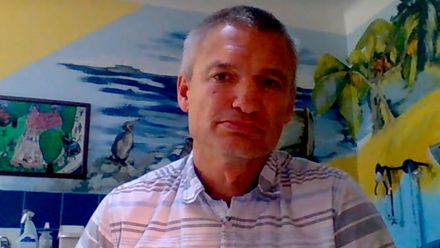 Zatím se učíme s covidem jen umírat, musíme se s ním ale naučit i žít, říká Dražan