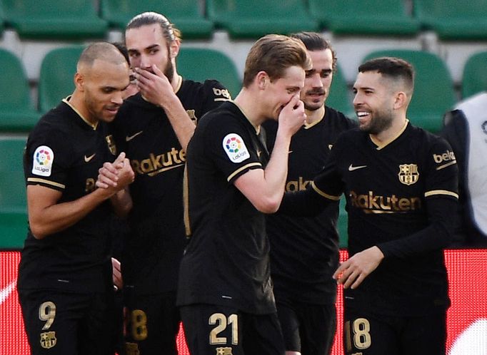 Barcelona slaví branku Frenkie de Jonga