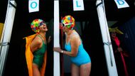 Plavkyně se připravují k závodům UK Cold Swimming Championships v Tooting Bec Lido v jižním Londýně, 24. ledna 2015.