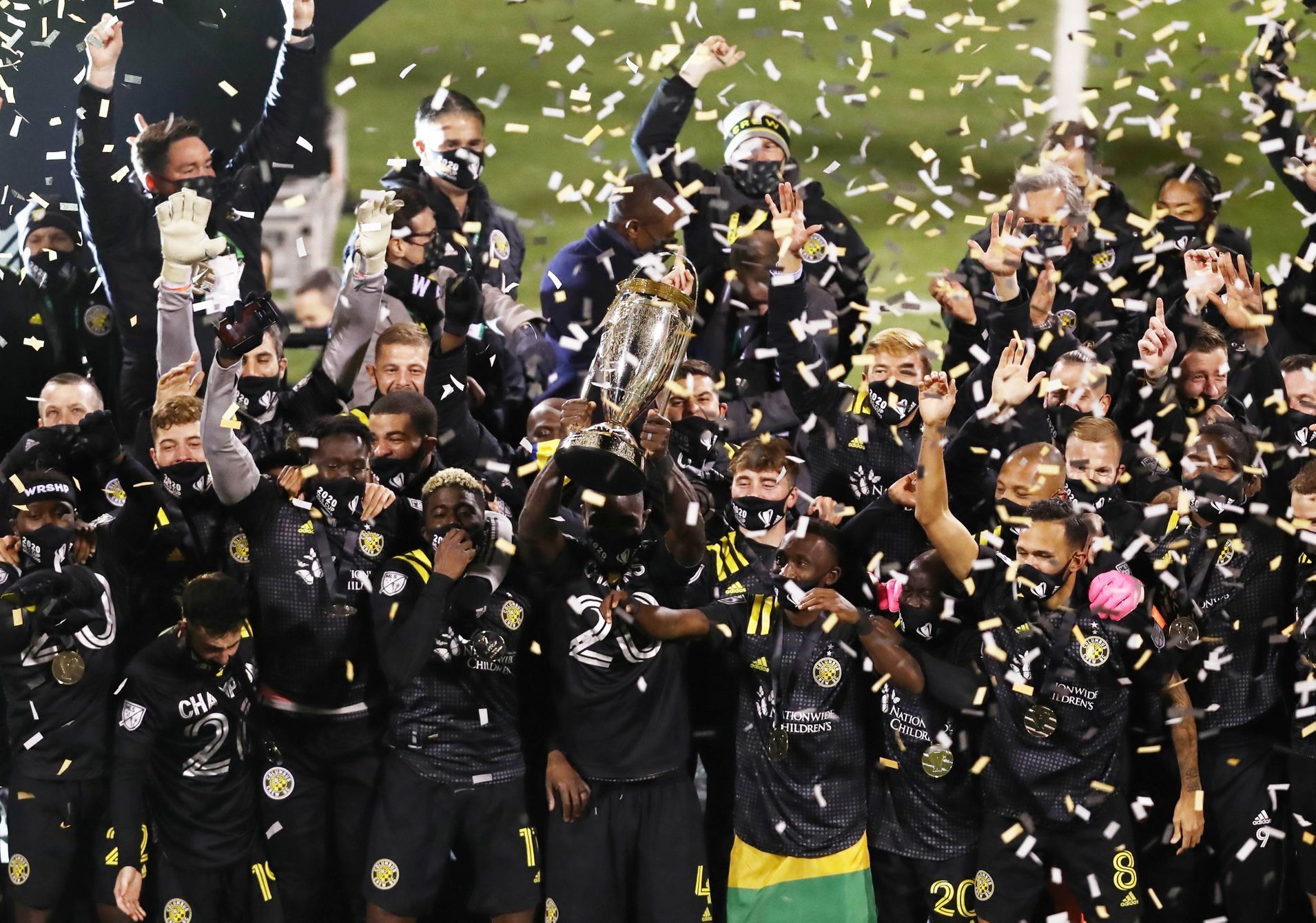 Hráči Columbusu slaví triumf v MLS