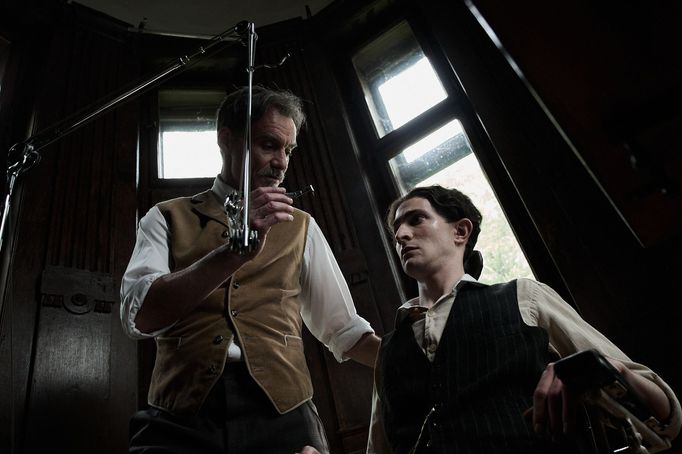 Ivan Trojan jako Siegfried Löwy a Idan Weiss jako Franz Kafka v biografickém snímku Franz.