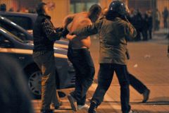 Srbská policie zatkla na hranicích 19 ´svých´ fanoušků