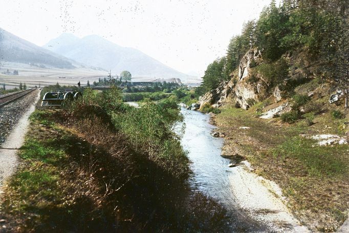 Kráľova Lehota (obec na Slovensku v okrese Liptovský Mikuláš), Nízké Tatry, 1907. Kolorovaný archivní snímek z tatranského pohoří na Slovensku.