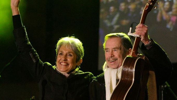 Václav Havel a Joan Baez, 17. listopadu 2009
