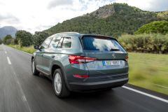 Celoroční rekord v počtu prodaných nových aut v Česku padl už po 11 měsících. Nejvíc se kupují SUV