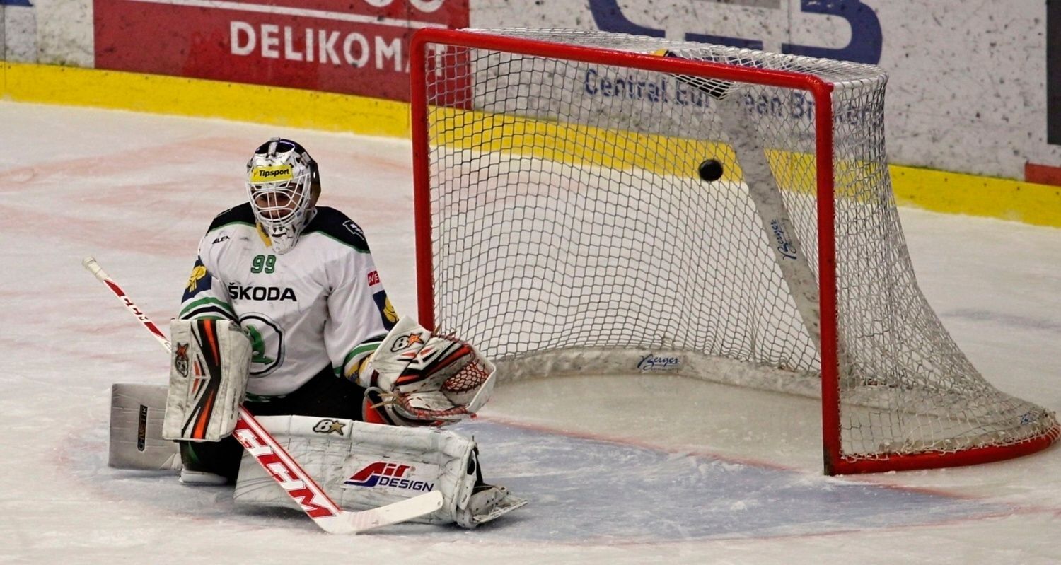 TELH, Plzeň:-M. Boleslav: Martin Růžička dostává gól