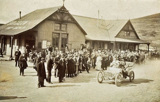 Motocyklový závod Tourist Trophy se jezdí na šedesátikilometrovém okruhu Snaefell Mountain Course na britském ostrově Man.