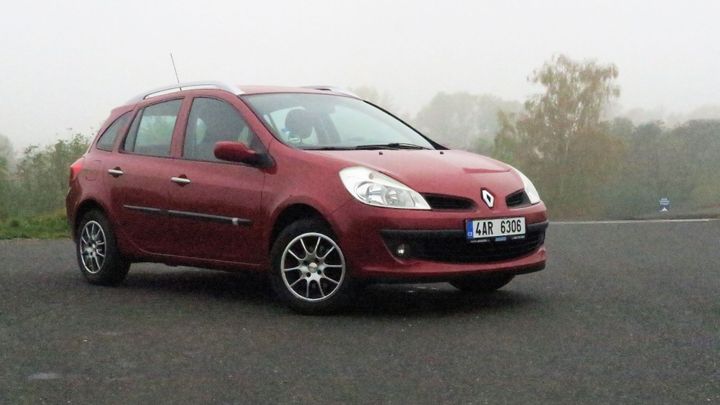 Test ojetiny: Renault Clio je levnější, ale o to zdatnější soupeř Škody Fabia