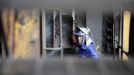 A worker is seen at the coke oven battery at the SSI steel plant at Redcar, northern England May 29, 2012. SSI Steel from Thailand took over the plant on February 24, 2011 after it had been closed by Tata steel. The blast furnace was relit on April 15 this year and the plant now employs 1800 workers and has produced and exported 136,000 tonnes of steel. REUTERS/Nigel Roddis (BRITAIN - Tags: BUSINESS ENERGY EMPLOYMENT) Published: Kvě. 29, 2012, 3:35 odp.