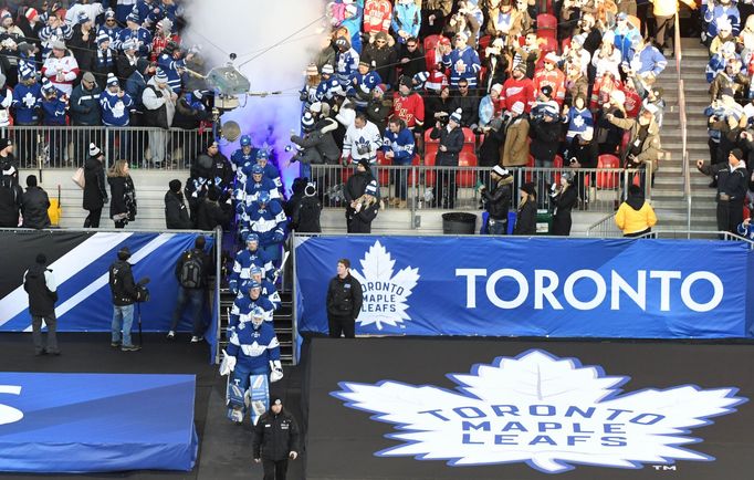 Toronto Maple Leafs nastupuje na led