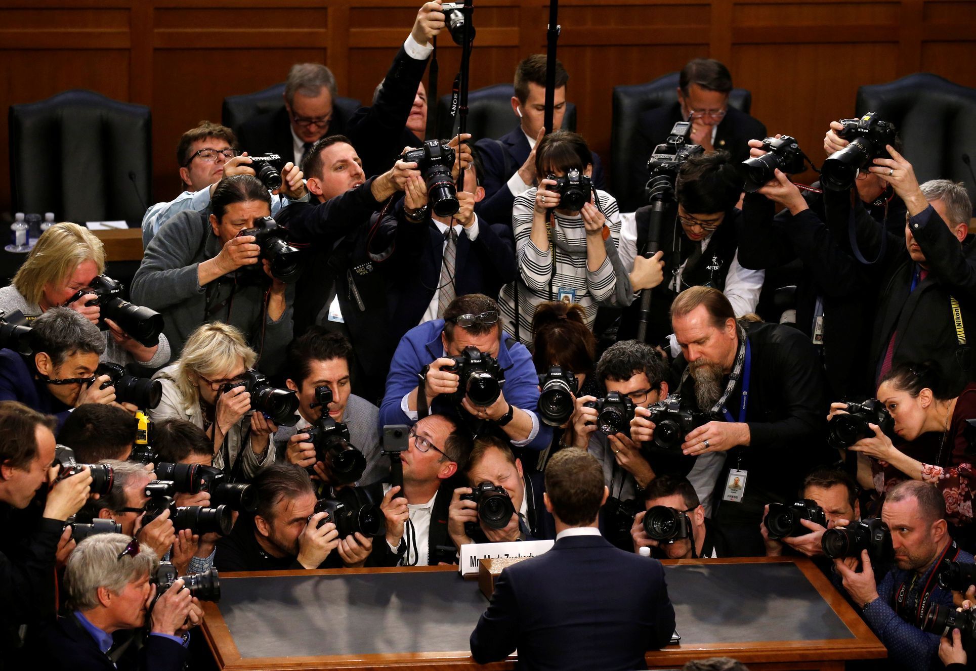 Šéf Facebooku Mark Zuckerberg na schůzi právního a obchodního výboru Senátu Spojených států