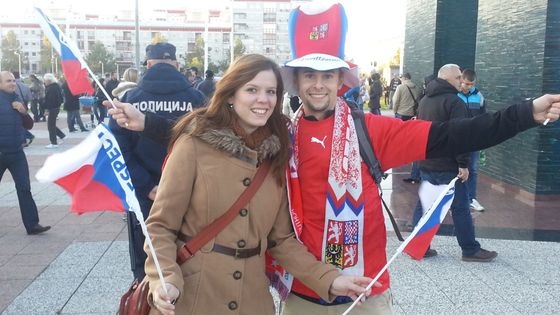 Finále Davisova poháru v Bělehradě začíná. Podívejte se, jaká atmosféra panuje před halou i v ní.